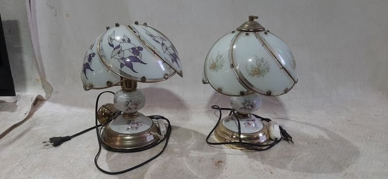Lote siguiente: Lámparas y mesa decorativa