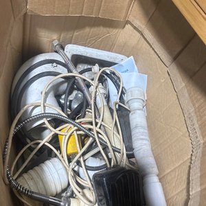 Lote anterior: Caja con Varios Accesorios de Plomería y Fontanería