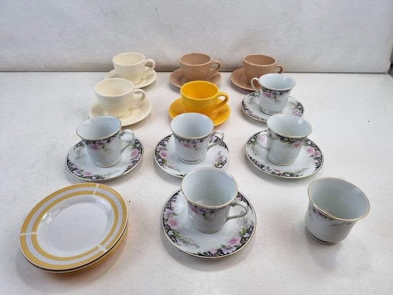 Set de 11 Tazas y 13 Platillos de Café - Porcelana y Cerámica