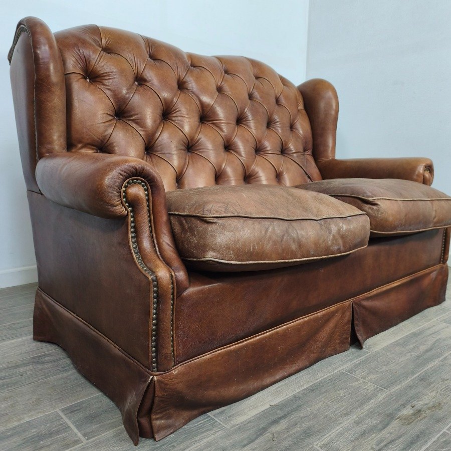 Sillón de cuero capitoneado con respaldo capitoneado y almohadones - imagen 9