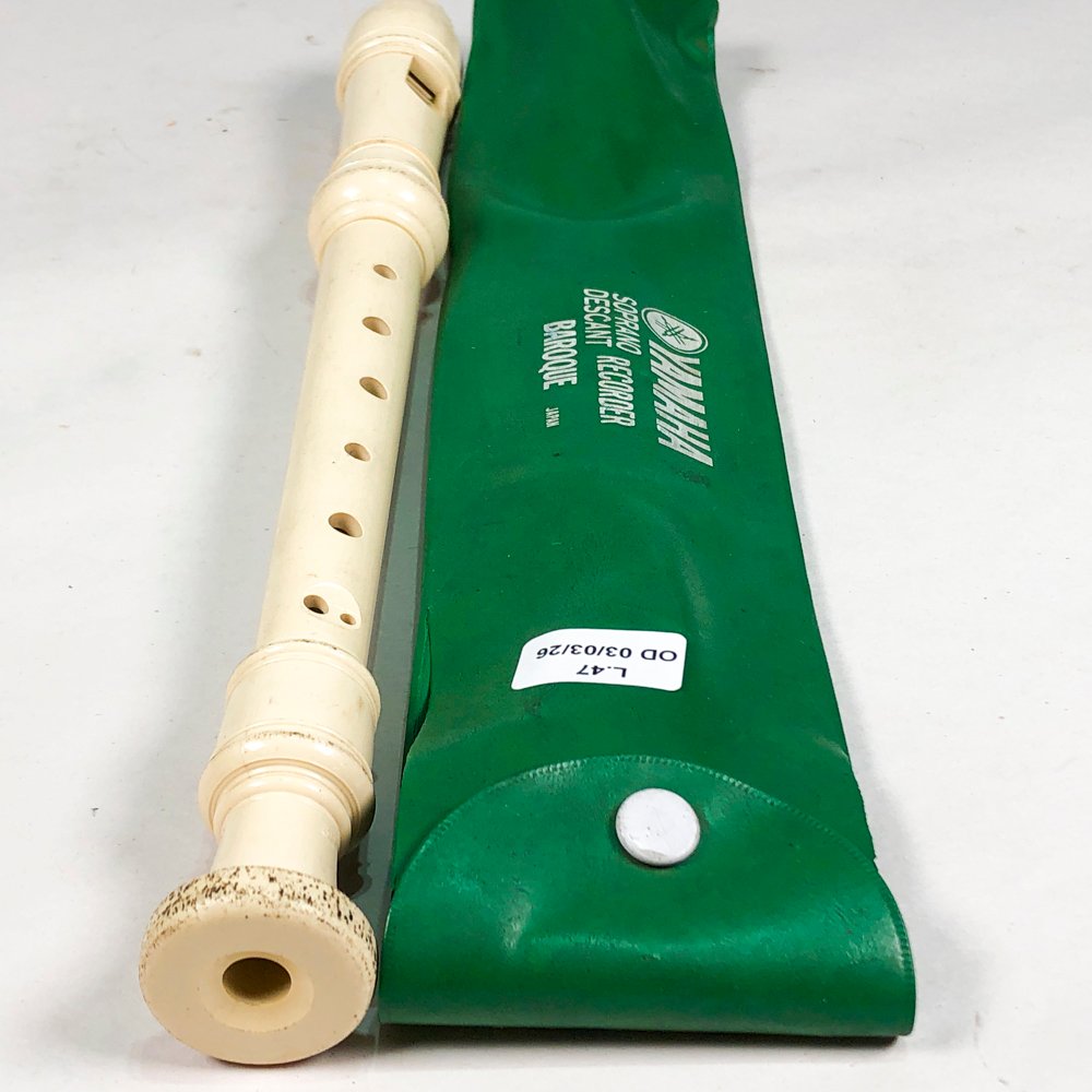 Flauta Yamaha en estuche para música - imagen 3