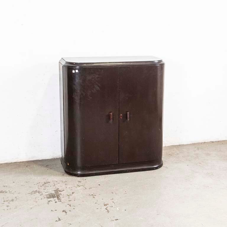 Lote anterior: Mueble de dos puertas art decó con cajones interiores