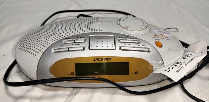 Radio Reloj Despertador Digital Eléctrico "Jack Pot" - Funciona