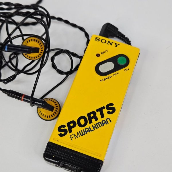 Radioportátil Vintage Sony con Accesorios - imagen 2