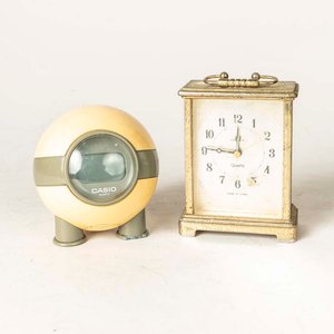 Lote anterior: Dos Relojes de Sobremesa Casio y Estilo Clásico