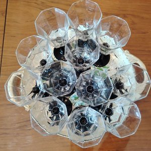 Juego de 10 Copas Octogonales con Base Negra y Bandeja - imagen 4