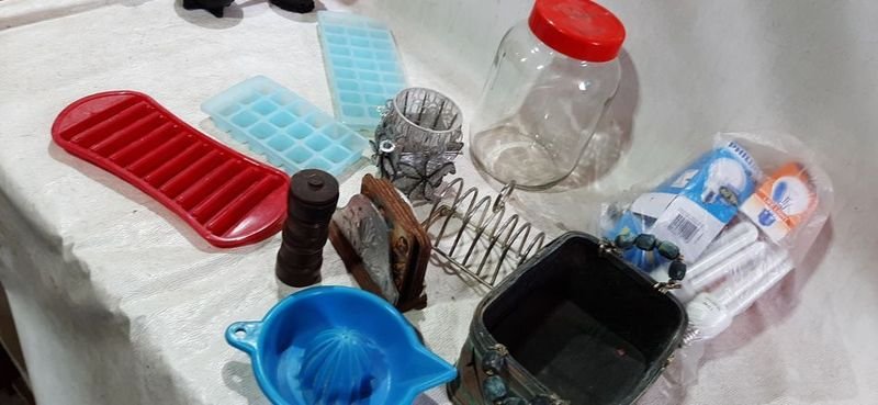 Caja con utensilios y accesorios para la cocina - imagen 2