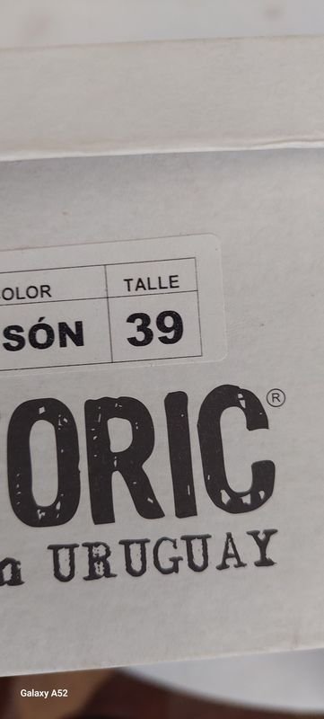 Zapatos de tacón alto con diseño de cinta - imagen 4