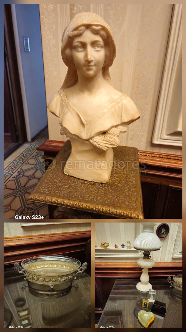 Busto de Mujer Clásica en Mármol con Pedestal Decorado - imagen 1