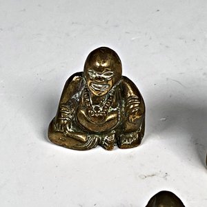 Tres Figuras de Bronce de Budas Pequeños - imagen 3