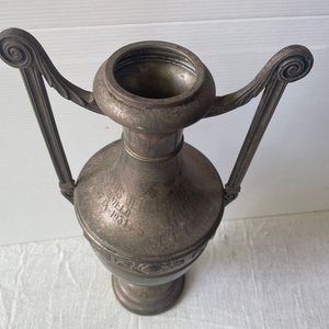 Ánfora de Plata "Lenk Austria" con Motivos Florales y Grabados Históricos - imagen 6