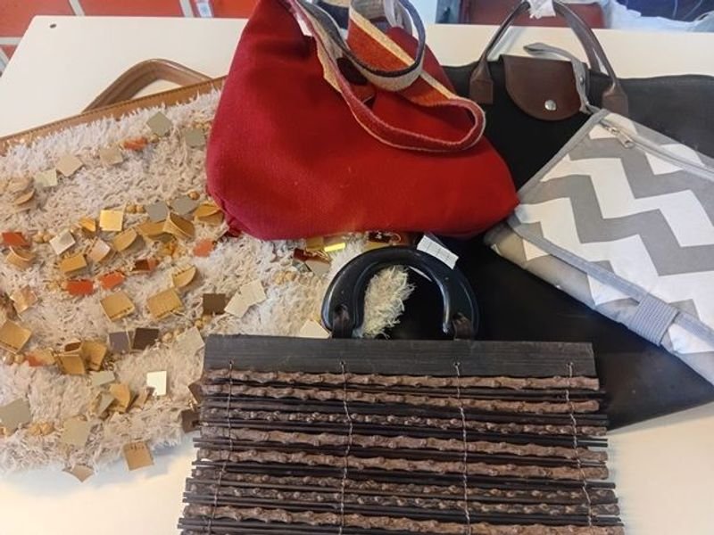 Colección de bolsos y carteras de segunda mano - imagen 1