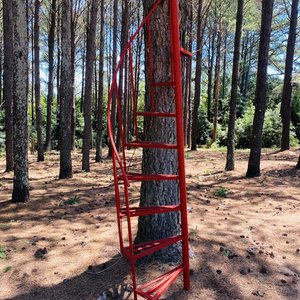 Lote anterior: Escalera Caracol de Hierro Roja