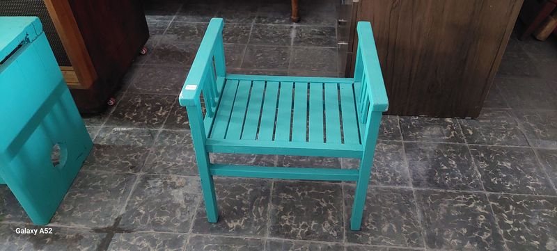 Bancos y Sillas de Madera con Diseño Antiguo - imagen 4