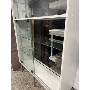 Vitrina Exhibidora Blanca MDF y Vidrio con 4 Puertas Corredizas - imagen 2