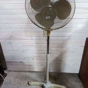 Ventilador de Pie James con Base Estable - imagen 1