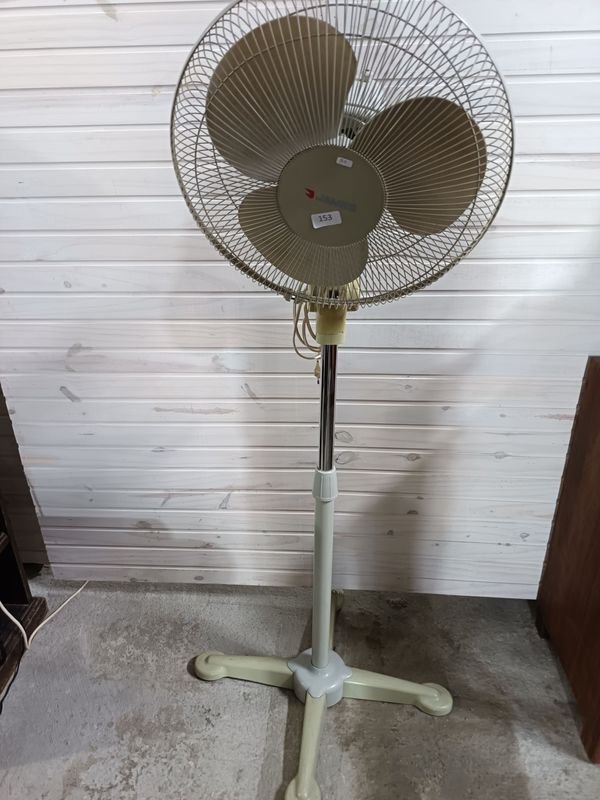 Ventilador de Pie James con Base Estable