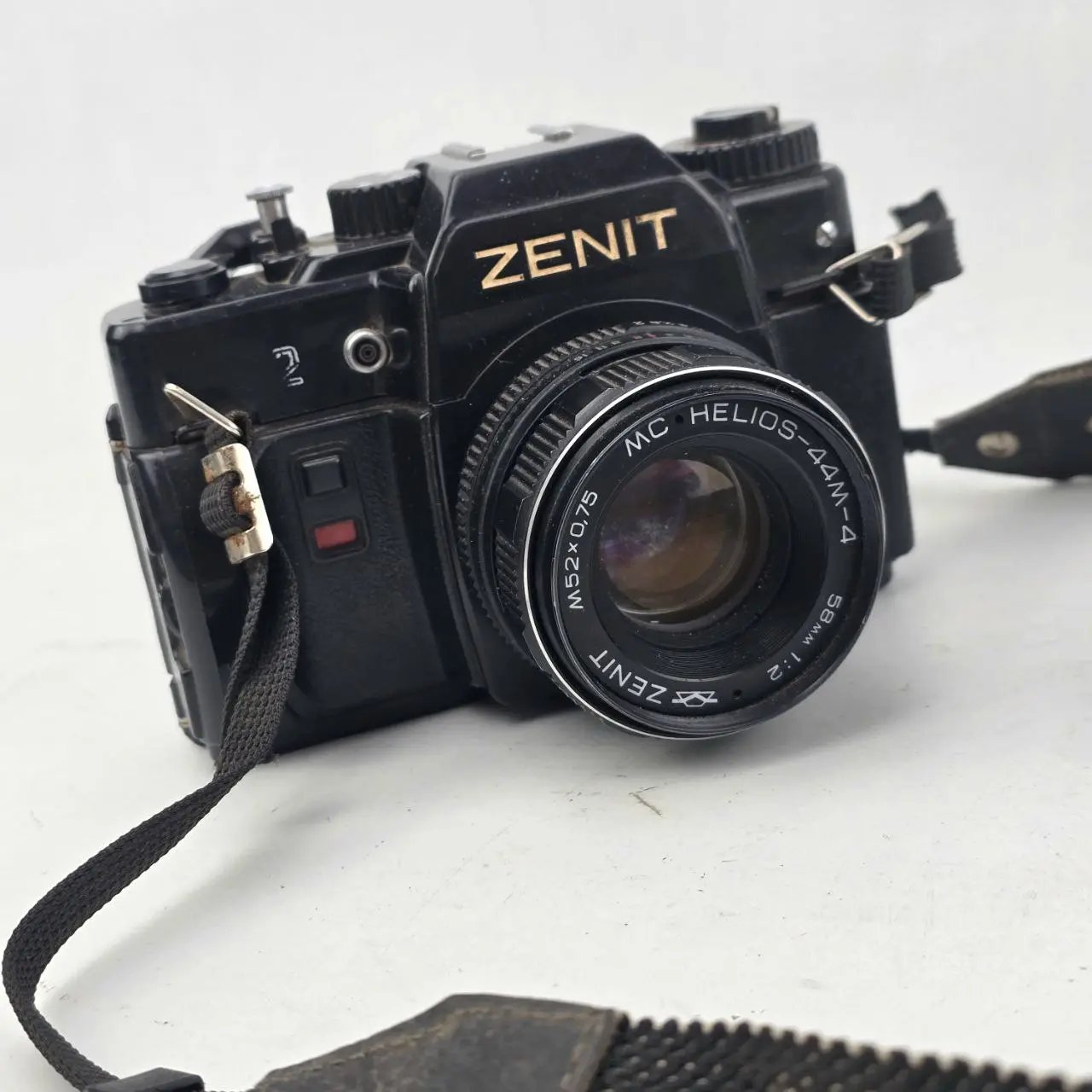 Item lote-05-camara-de-fotos-zenit - Image 0