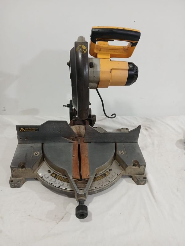 Ingletadora DeWalt 12" DW705-44 Usada