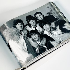 Libro "Los Beatles - 365 Días" (1963-1965), Tapa Negra - imagen 3