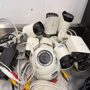 Sistema de Vigilancia DVR 16 Canales con 9 Cámaras, Monitor y Rack - imagen 4