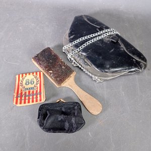 Lote anterior: Set de 4 Accesorios de Cuero y Tela: Cartera, Cepillo y Más