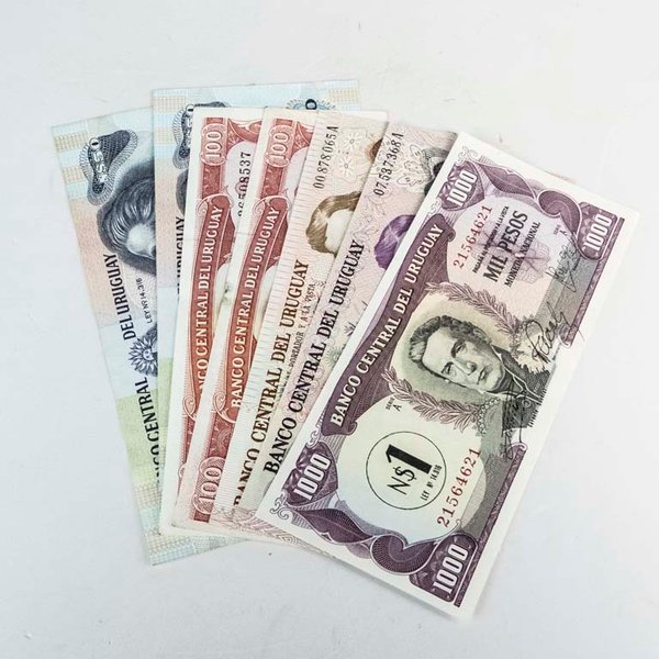7 Billetes de Uruguay Varios Valores y Años Sin Circular - imagen 1