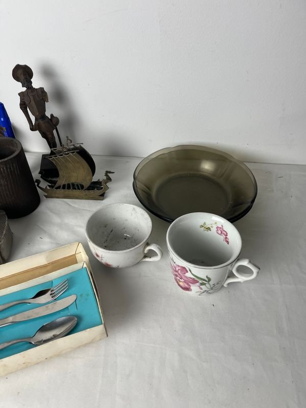 Colección de objetos decorativos y útiles - imagen 2