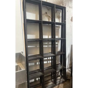Lote de 7 Percheros Metálicos y 5 Estructuras de Madera con Detalles de Óxido y Pintura - imagen 2