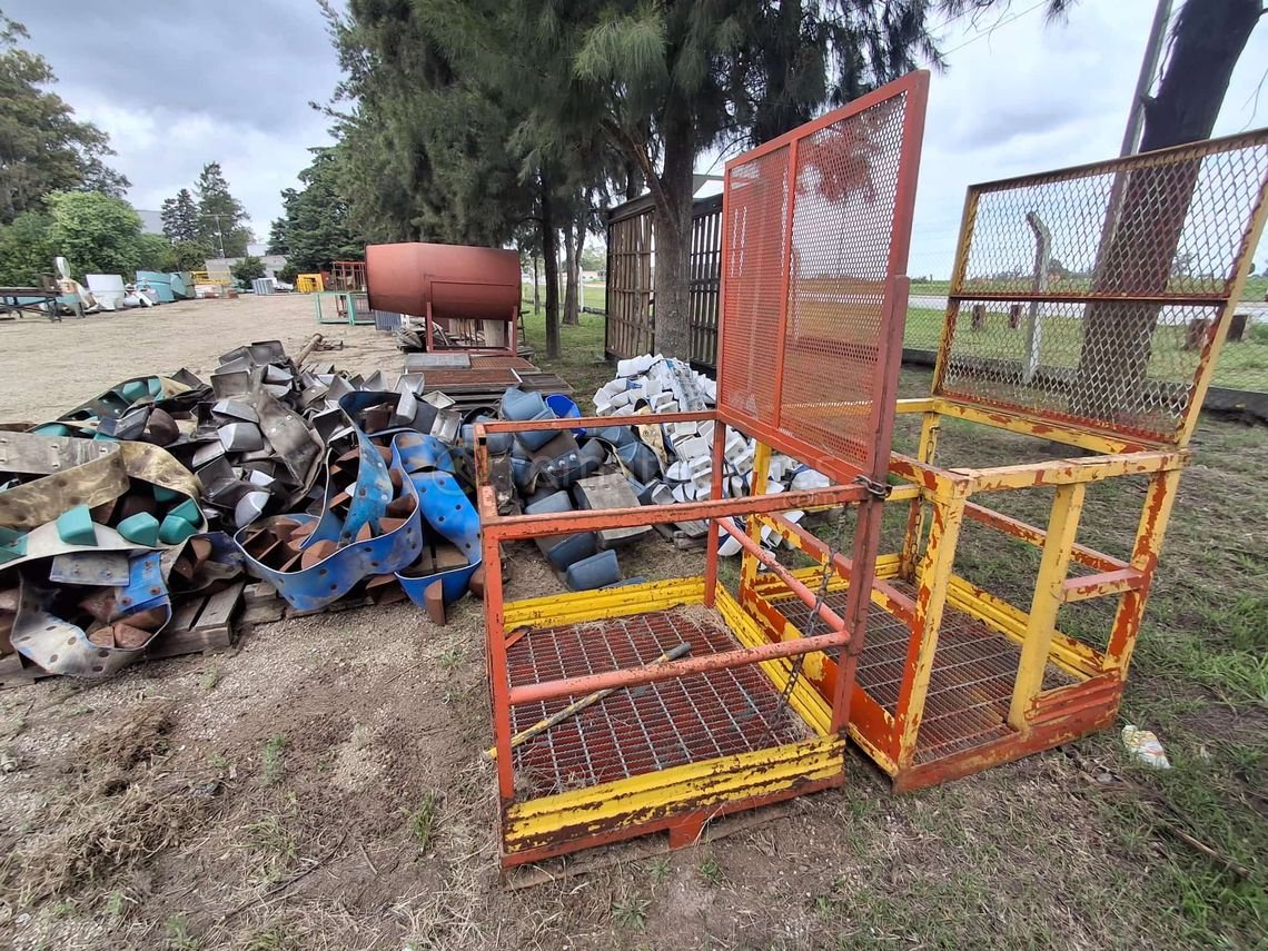 Plataforma Elevadora Tipo Cesta para Trabajos en Altura