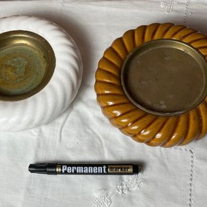 Par de Ceniceros de Loza Vintage, Blanco y Ocre - imagen 1