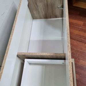 Vanitory Moderno con Mueble Aéreo y Espejo en Madera Clara y Blanco - imagen 4