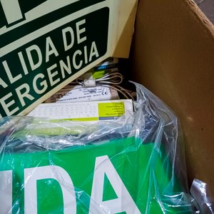 Kit de 27 Luces de Emergencia y Carteles de Salida - imagen 3