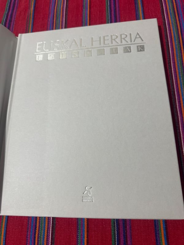 Libro Euskal Herria Ezentzia - imagen 3