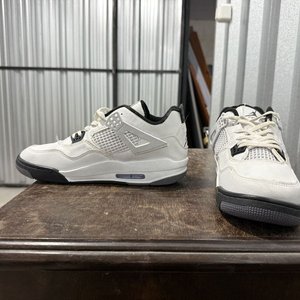 Zapatillas Air Jordan 4 Blancas y Negras - Talle 41 - imagen 2