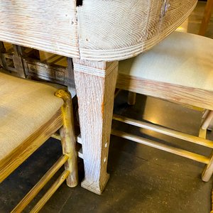 Juego de Comedor Rústico con Sillas de Madera y Tapizado - imagen 3