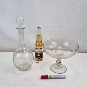 Lote anterior: Conjunto Decorativo de Vidrio Esmerilado: Decantador Floral y Copón Centro de Mesa