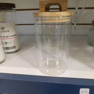 Recipiente con tapa de madera y agarradera arriba - imagen 4