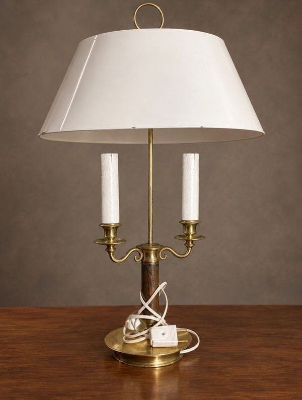 Lámpara de Mesa Clásica Madera y Bronce Dorado con Pantalla Blanca