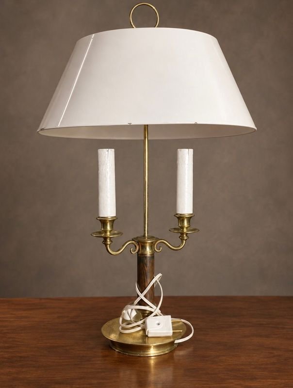 Lámpara de Mesa Clásica Madera y Bronce Dorado con Pantalla Blanca
