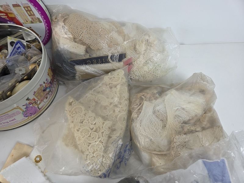Gran lote de accesorios para costura y maquinaria - imagen 7