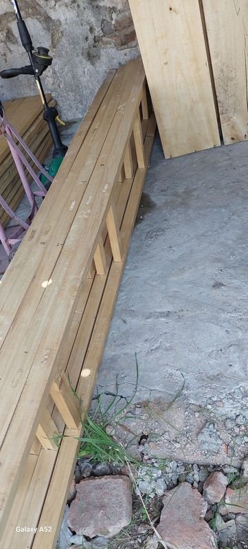 Estantería en madera escalerilla y tablones - imagen 3