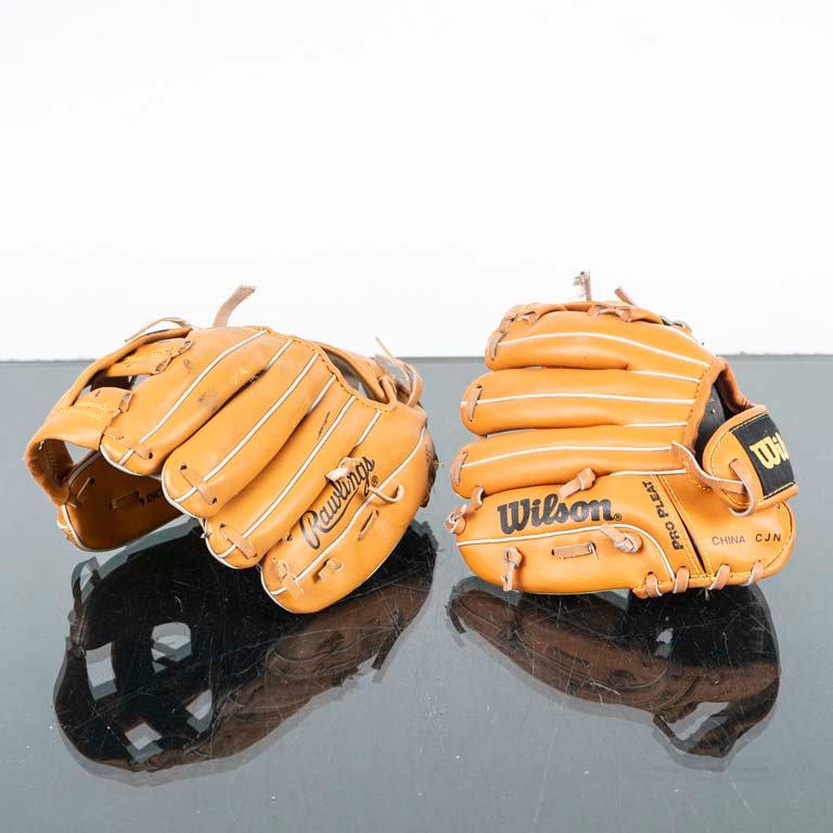 Lote siguiente: Guantes de béisbol Wilson de alta calidad