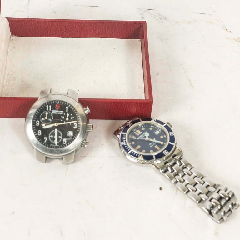 Dos Relojes de Pulsera Victorinox (sin malla) y Raymond Weil
