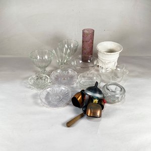 Lote anterior: Lote de Cenicero, Plato Despojador, Florero y Vasos de Cristal