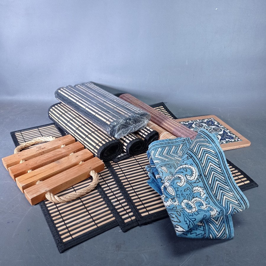 Set de 20 Piezas de Manteles Individuales y Apoya Fuentes de Madera