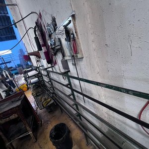 Línea de Trabajo para Fabricación de Calzado con Carritos y Estanterías - imagen 3