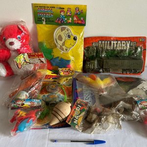Lote anterior: Lote de Juguetes Antiguos: Peluche, Puzzle, Camión Militar y Más