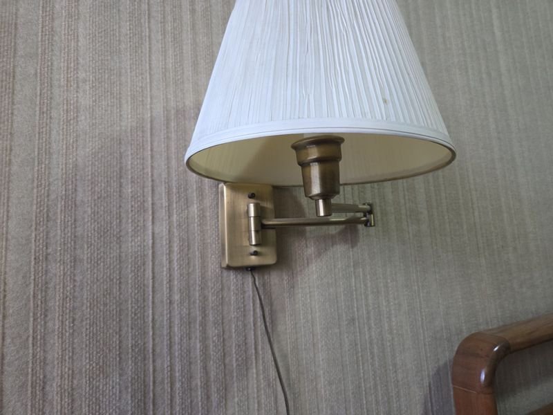 Lámparas regulables para laterales de cama de dos plazas - imagen 2