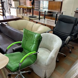 Lote siguiente: Lote de Muebles de Oficina y Hogar: Sillones, Mesas y Más